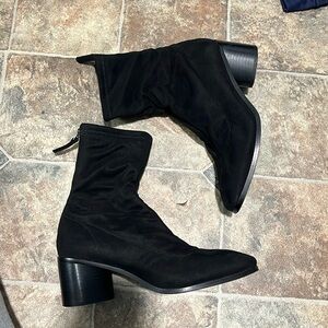 Women’s black boots zip up size 8 heeled